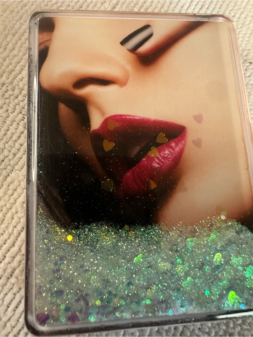 Floating glitter cosmetic mirror